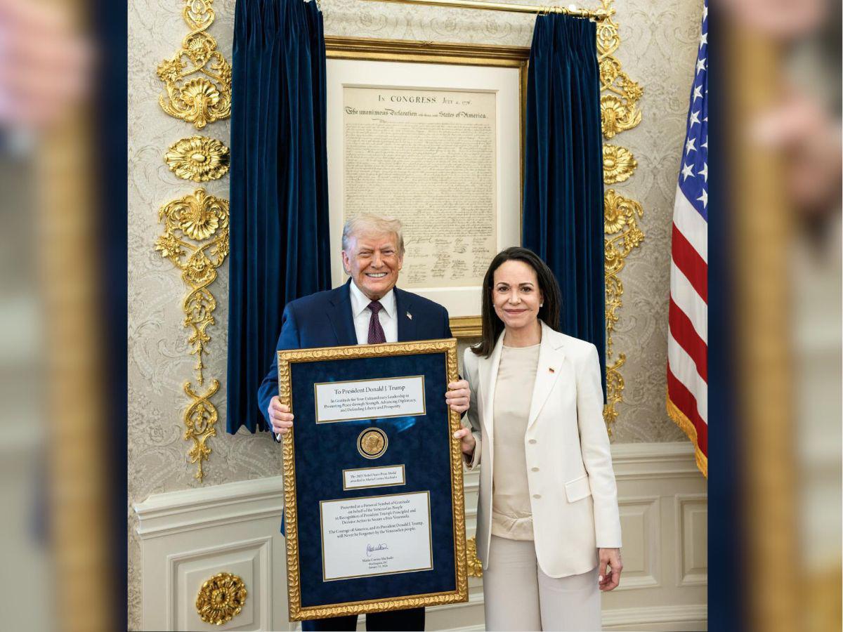 ¿Puede Donald Trump quedarse con la medalla del Nobel que María Corina Machado le entregó?