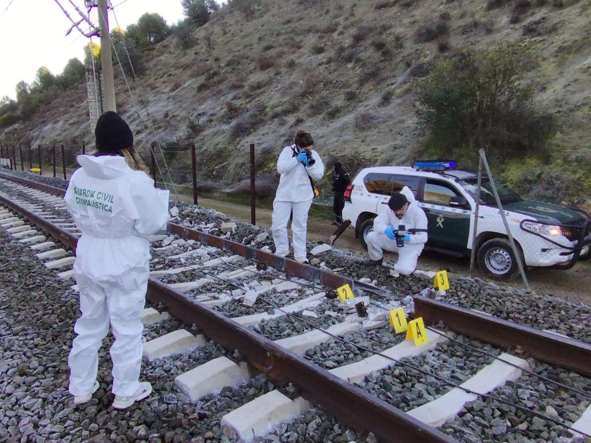 ¿Qué se sabe del accidente de trenes en España que provocó al menos 39 muertes?