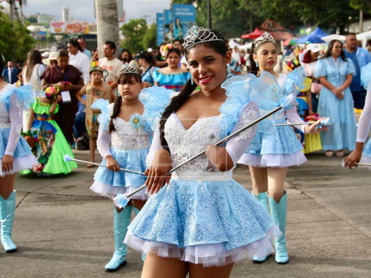 Las primeras palillonas que se roban las miradas en los desfiles patrios 2026