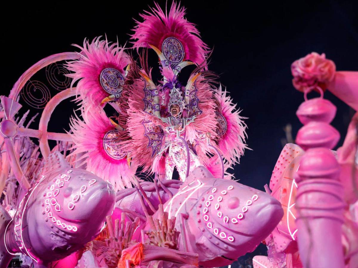 Carvanal 2025: Escuelas de samba destacan la herencia africana en Brasil