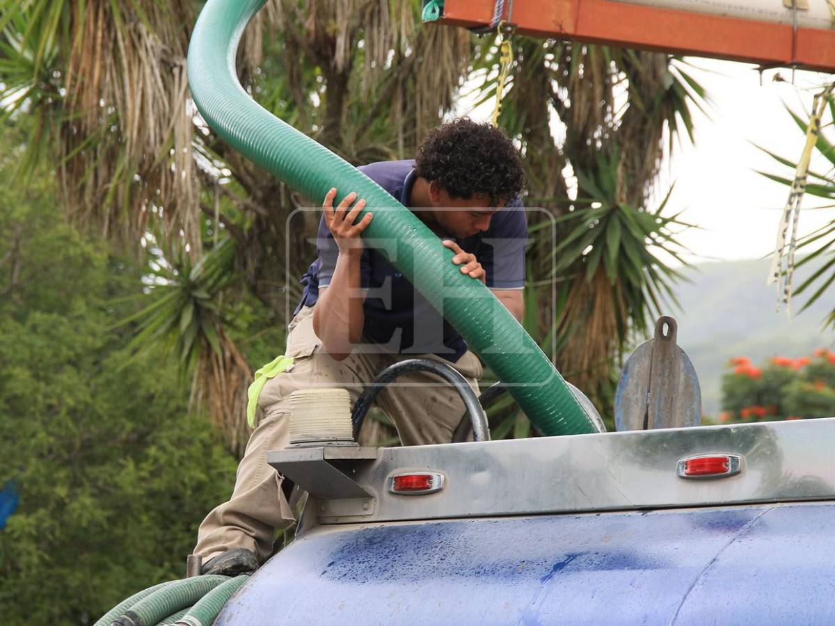 Alto precio del agua en cisternas ahoga a familias más pobres de la capital