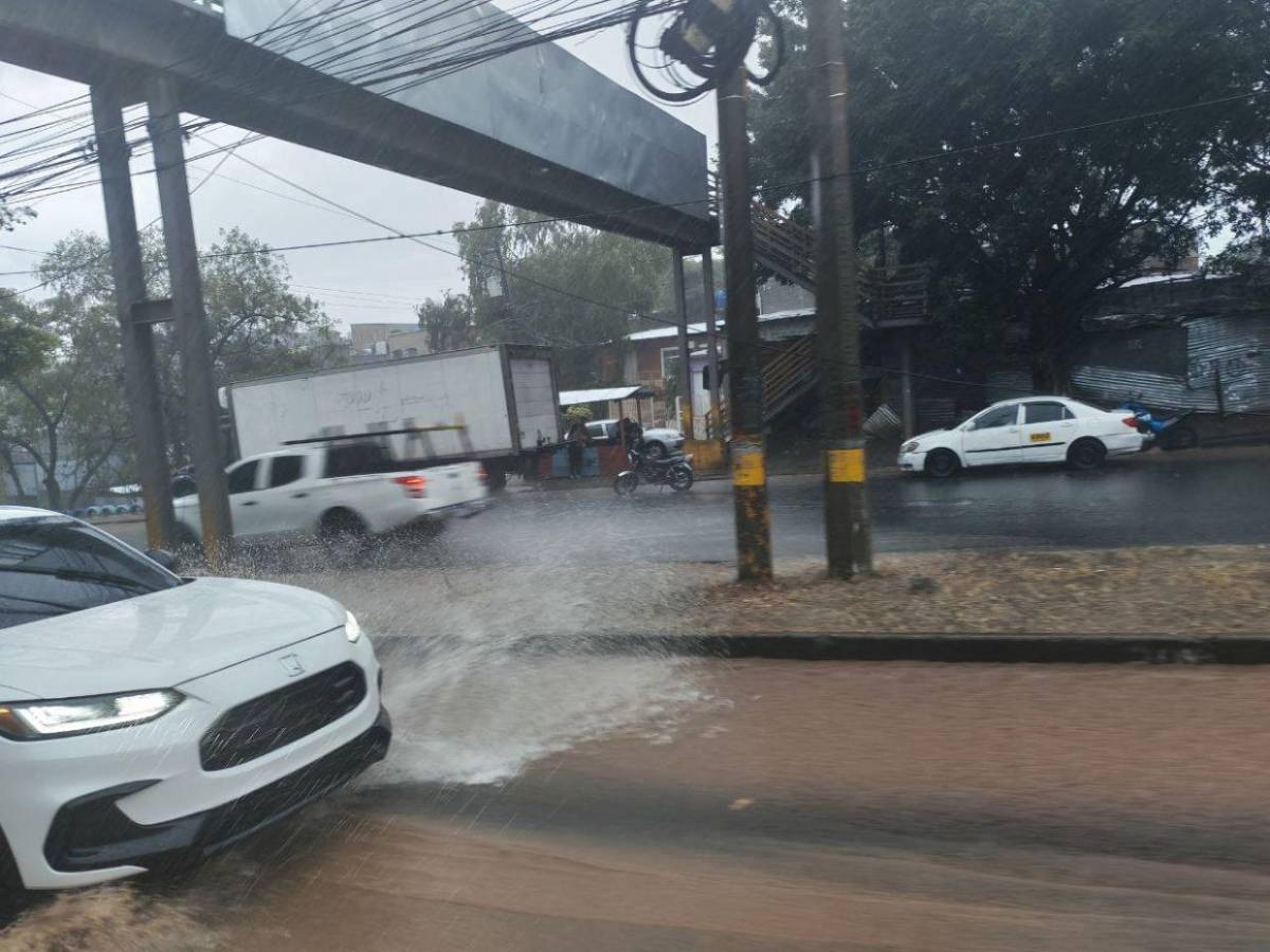 ¡Llueve en Tegucigalpa! Tormenta refresca la tarde en diferentes sectores de la capital