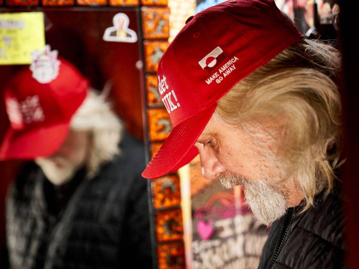 Habitantes de Groenlandia viralizan gorra anti-MAGA tras amenazas de Trump