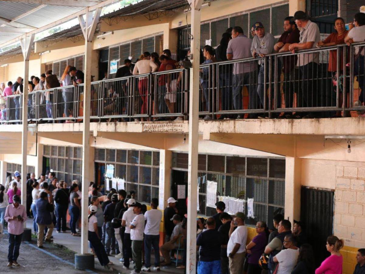 Curiosidades de las elecciones: desinfectante en la boca, tinta indeleble, perritos y cachetadas