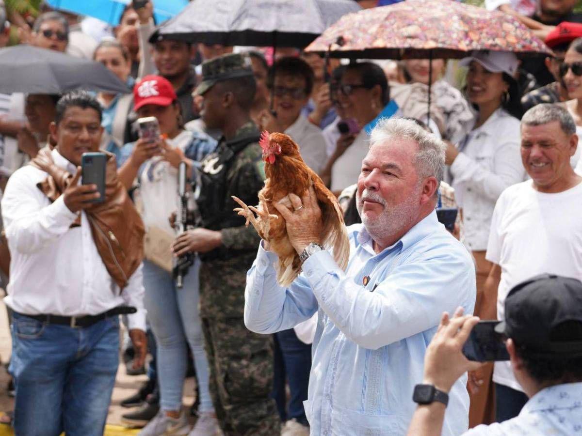 Contreras critica que Nasralla “ya se creía presidente” y que, mientras viajaba a EE UU, Asfura trabajaba