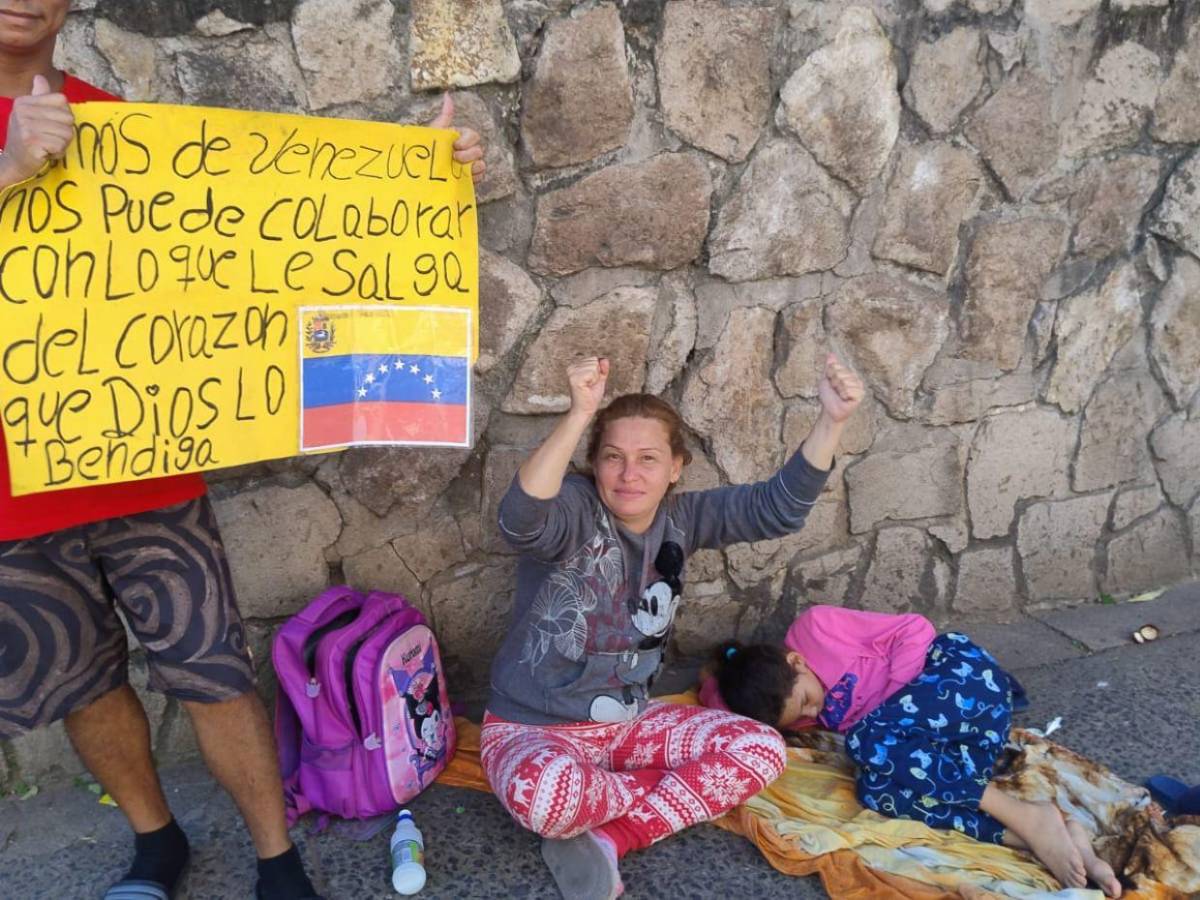 Migrantes venezolanos en Tegucigalpa celebran la captura de Nicolás Maduro