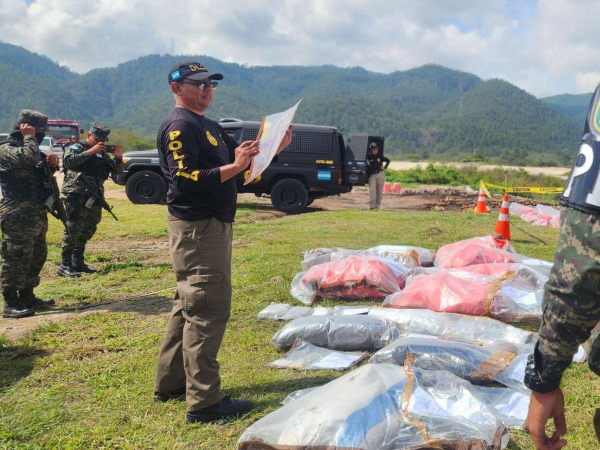 Autoridades incineran 239 kilos de cocaína y 742 libras de marihuana