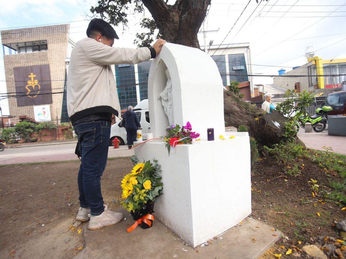 Flores, velas y unidad: Bogotá rinde homenaje a Miguel Uribe Turbay
