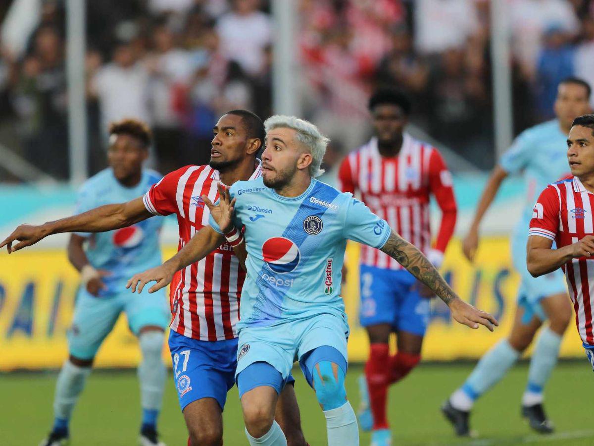 Pese a la intensidad con que se vive el partido, ambos equipos no se hacen daño.