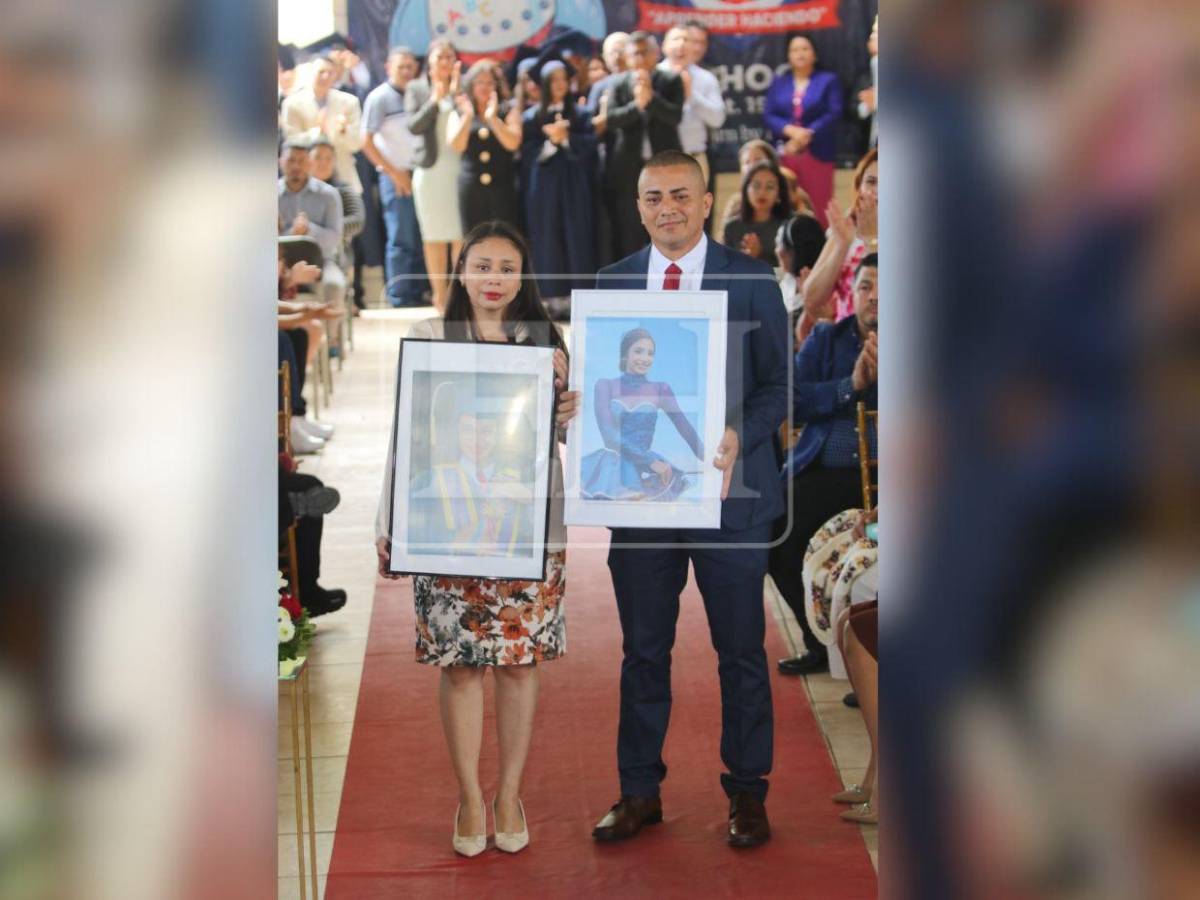 Nos puede más el orgullo que el dolor: padres honran a Emily en su graduación