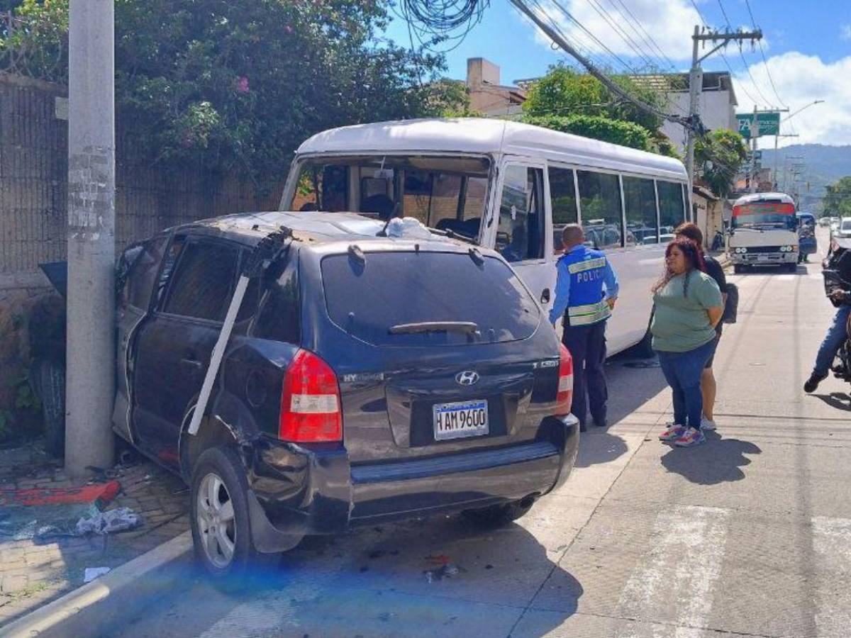 Accidente entre camioneta y rapidito deja heridos en bulevar Los Próceres de la capital