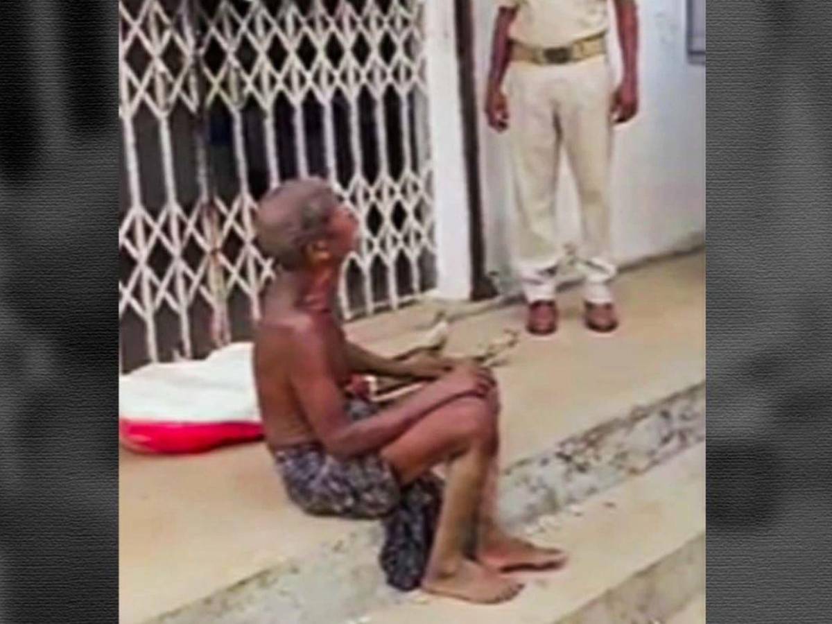 Jeetu Munda desenterró a su hermana y la llevó al banco para sacar 200 dólares