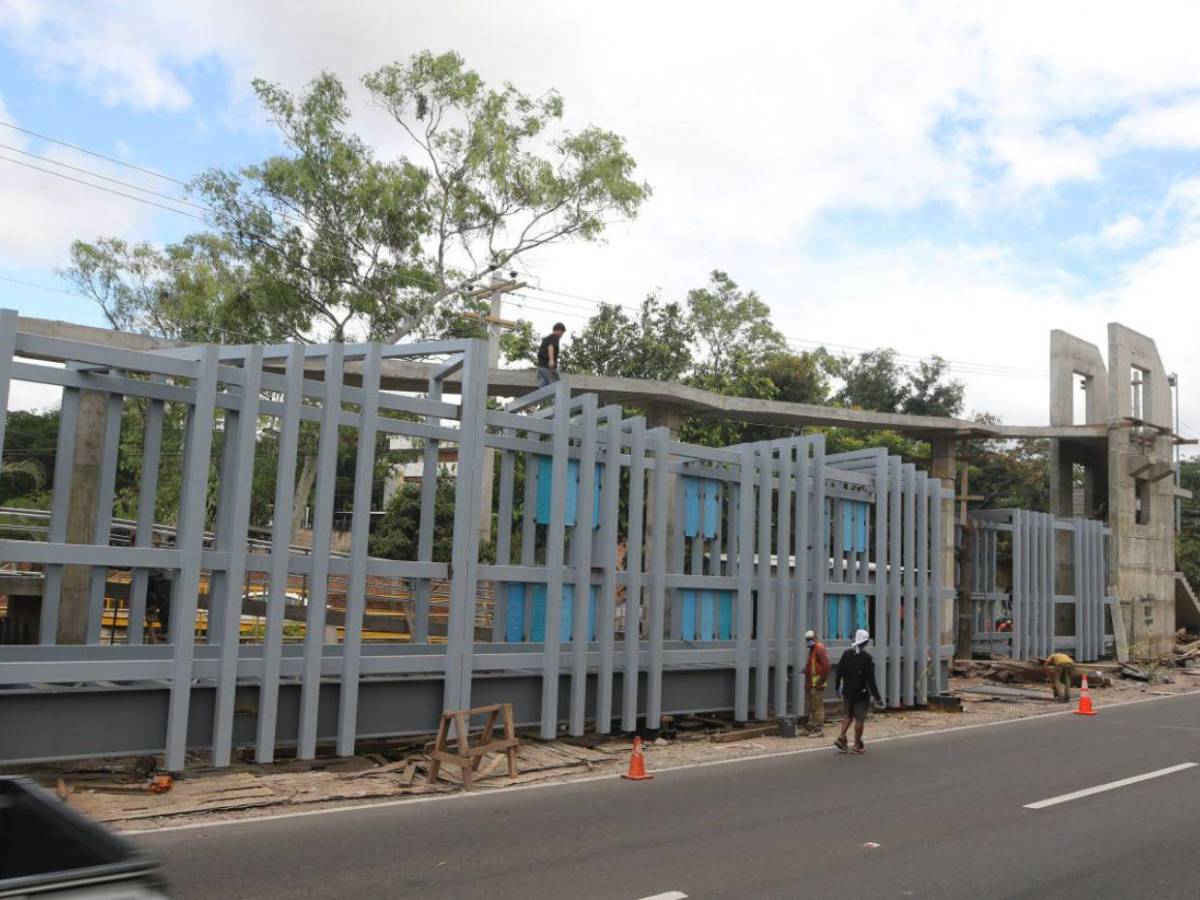 Avances notorios: ¿cuándo finaliza la construcción del puente peatonal de la Teletón?