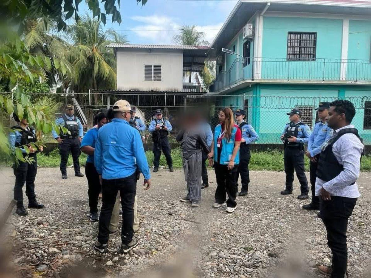 “Mamá, mi cabeza”: capturan a mujer que golpeó con un martillo a su hija en Yoro