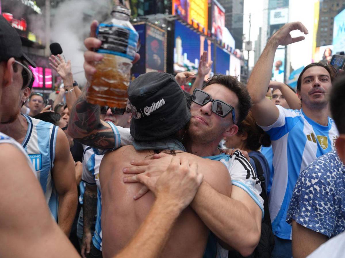Fiebre mundialista en Nueva York: las calles viven una gran fiesta previo a la final España-Argentina
