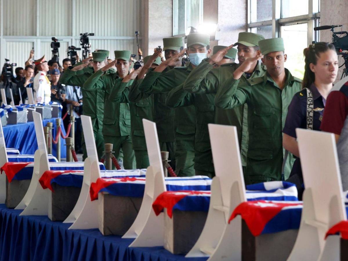 Cuba despide a los 32 militares muertos en Venezuela