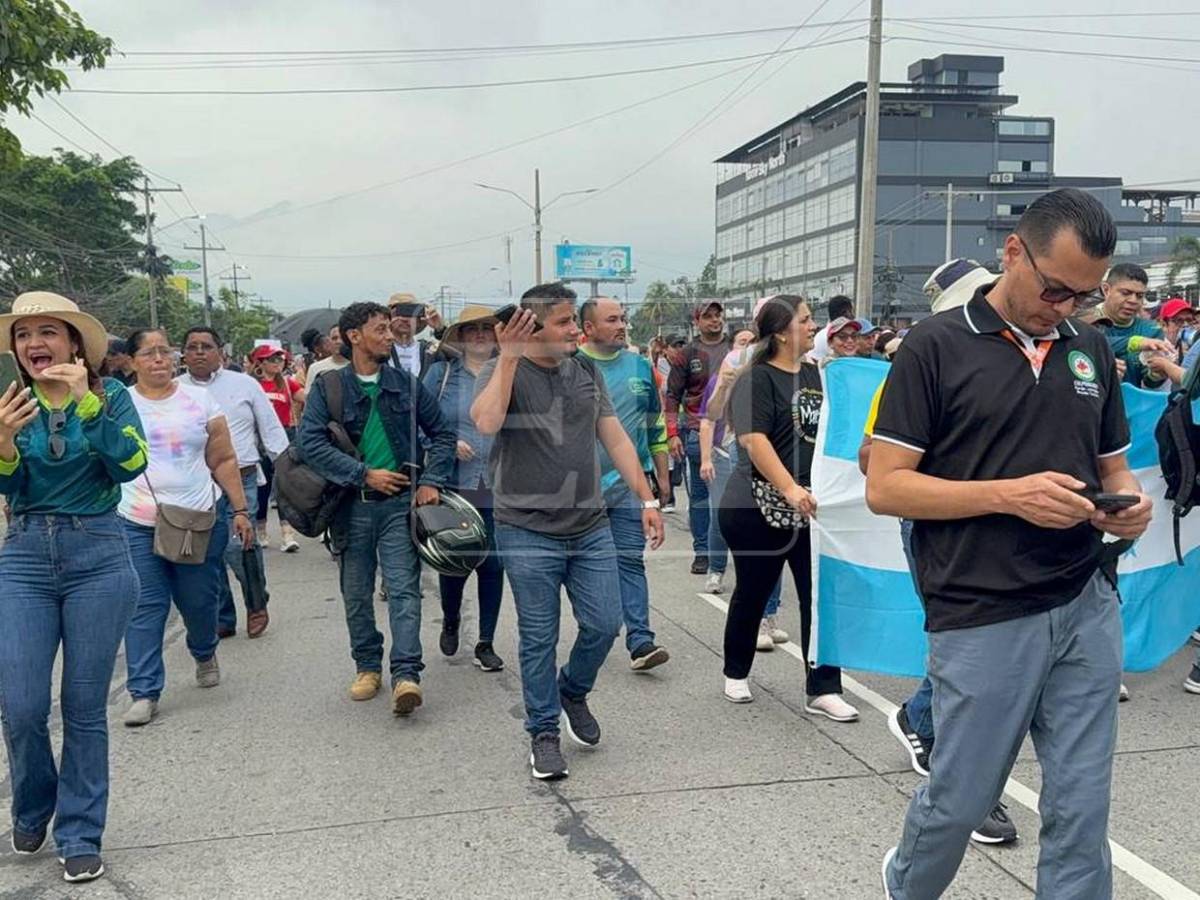 Con los docentes no se juega, clama magisterio en la zona norte de Honduras durante marcha