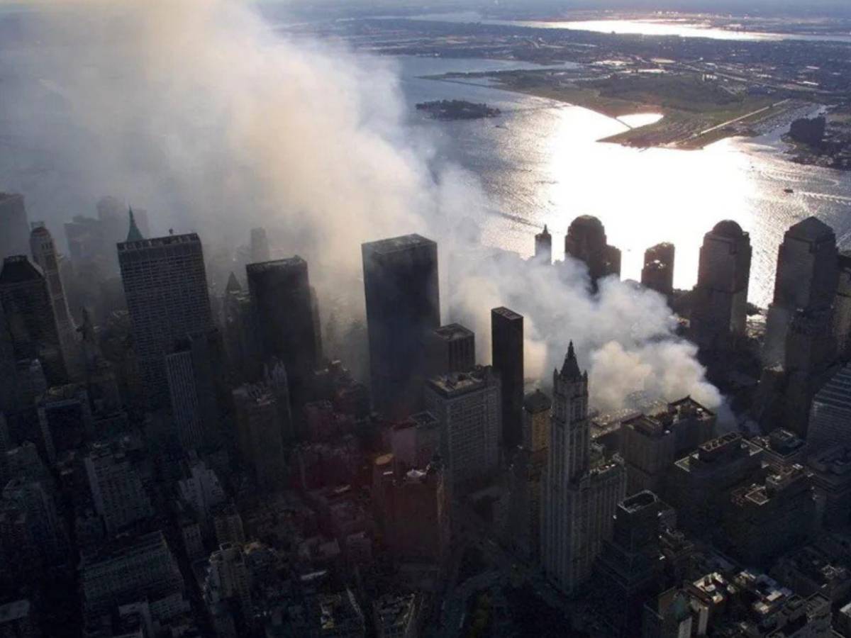 El 11S persigue, entre enfermedades y recuerdos, a bomberos y rescatistas 25 años después