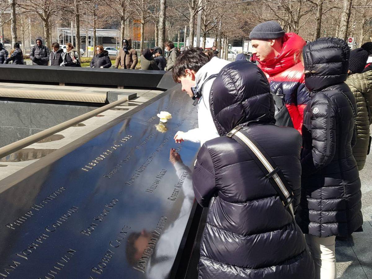 El 11S persigue, entre enfermedades y recuerdos, a bomberos y rescatistas 25 años después