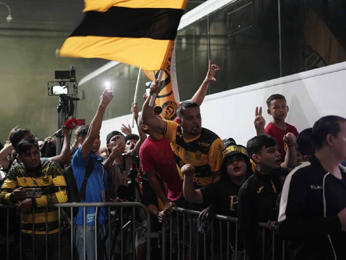 Ambiente previo a Real España vs Motagua por semifinales: Afición azul presente en el Morazán