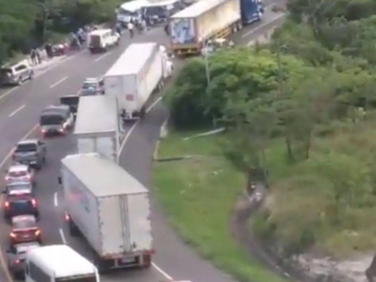 Esto se sabe del conductor de la grúa que chocó con bus de la Policía en El Rodeo, Comayagua