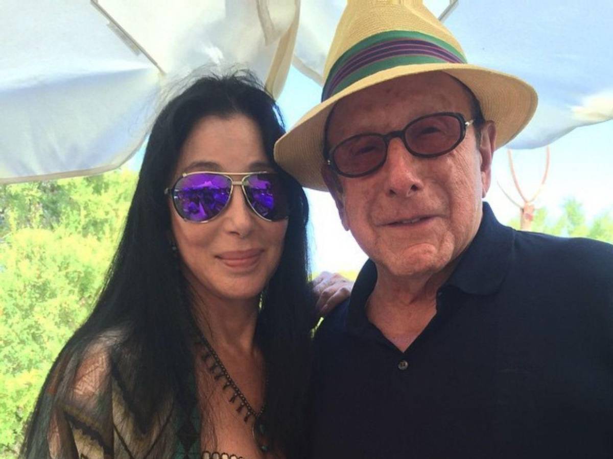 La millonaria fortuna que dejó Clive Davis tras su muerte a los 94 años