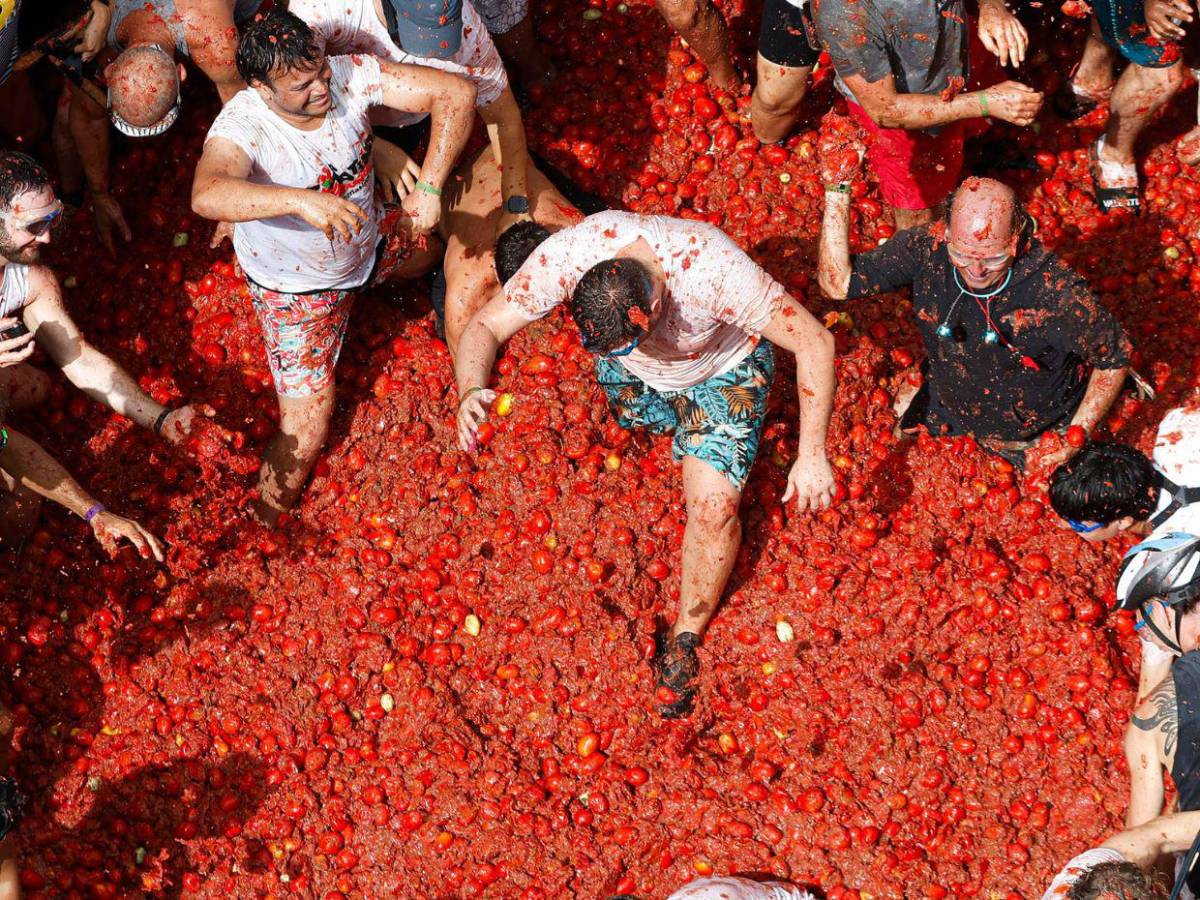 Tomatina 2025: Más de 22 mil personas combaten ​a tomatazos en Buñol