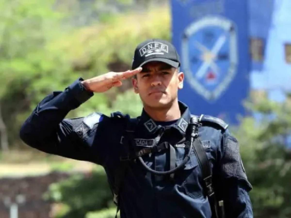 Jugador hondureño se retira en pleno torneo para unirse a la Policía Nacional: Su nueva vida