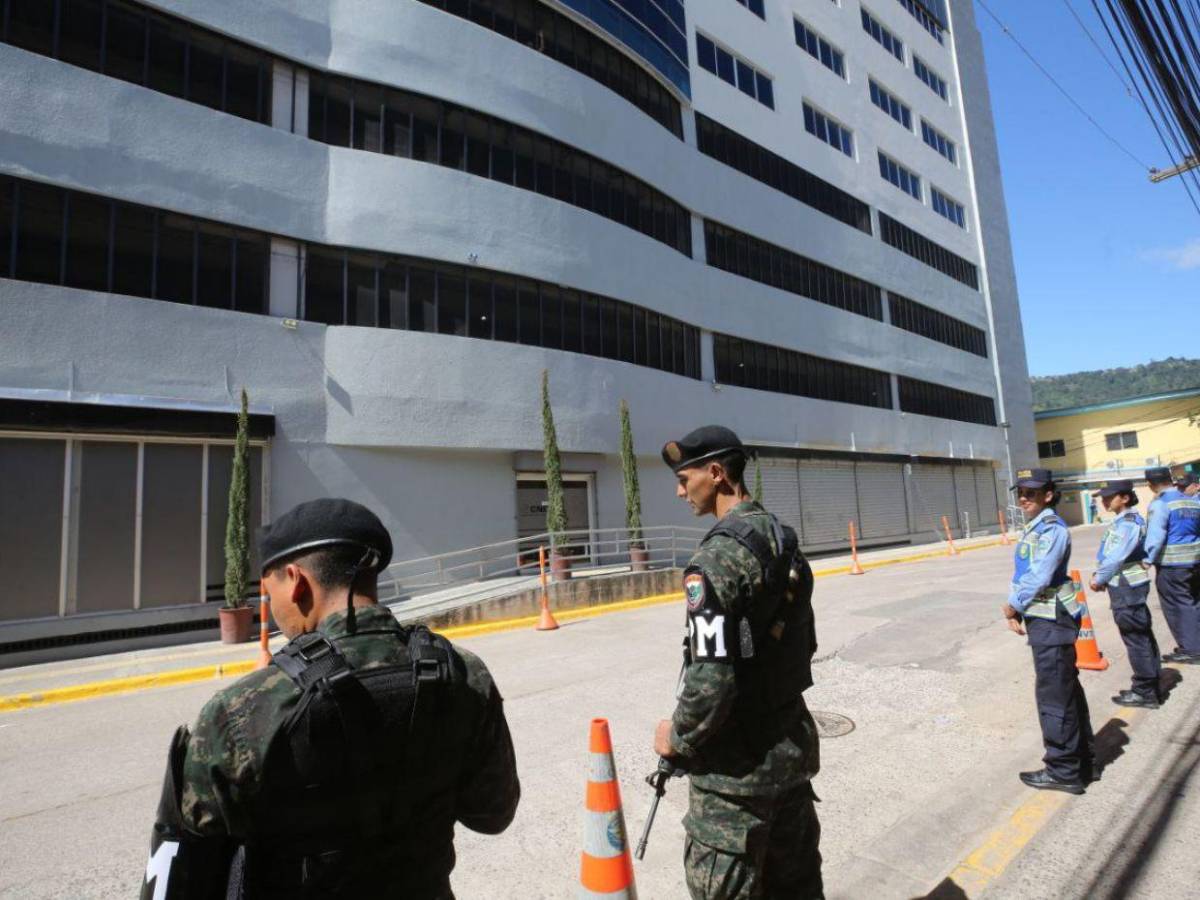 Instalaciones del CNE bajo resguardo militar y policial previo a elecciones
