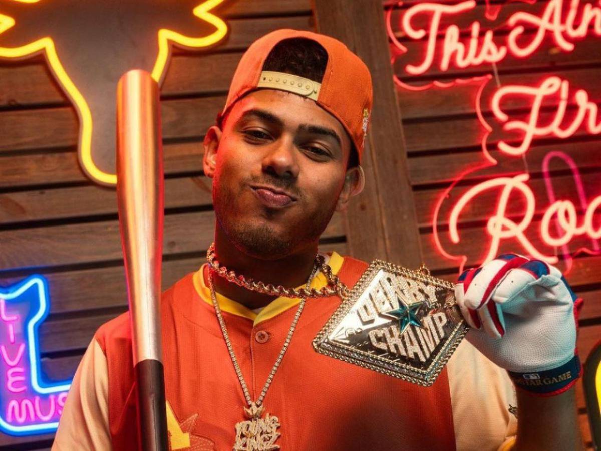 Myke Towers lanza 14 nuevos temas en una edición especial de su último álbum Myke Towers lanza 14 nuevos temas en una edición especial de su último álbum
