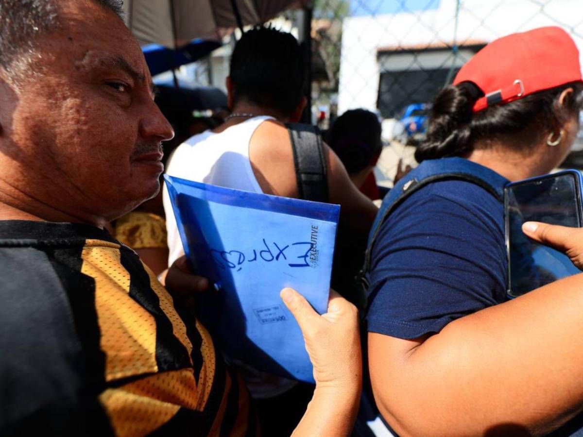 Incertidumbre y desesperación en rostro de socios de Koriun al no recuperar su dinero