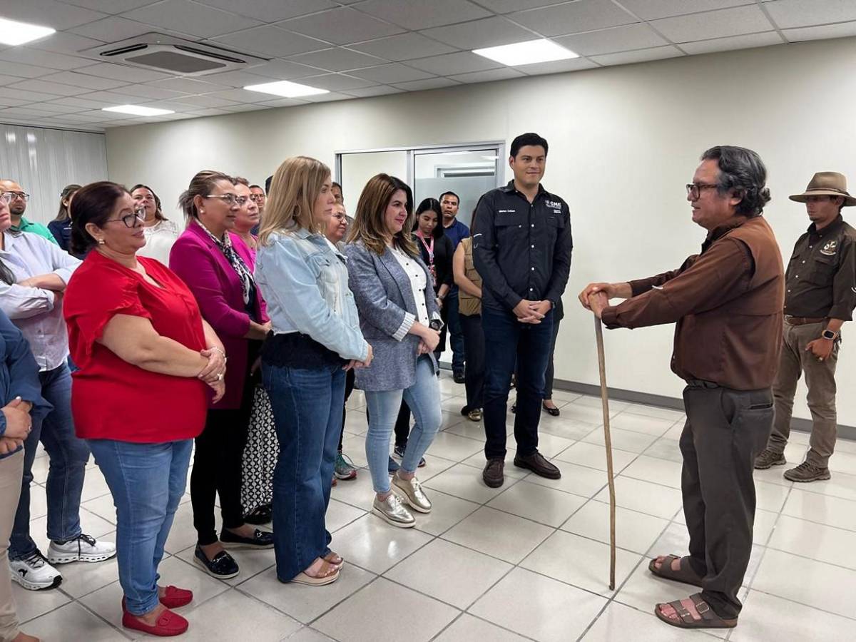 Así fue el abrazo entre consejeros del CNE, tras diálogo con padre Leopoldo Serrano