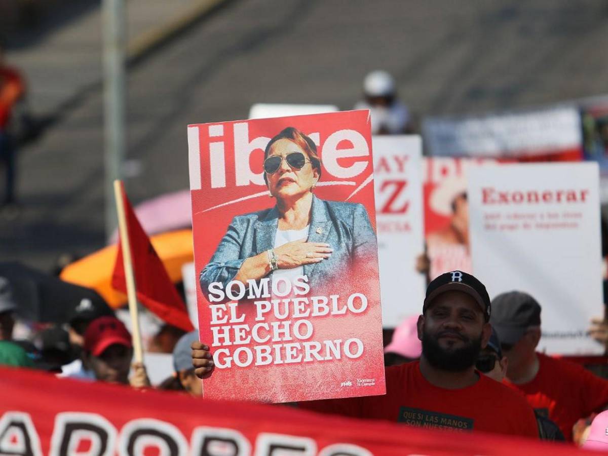 Políticos roban protagonismo a obreros en marcha del Día del Trabajador