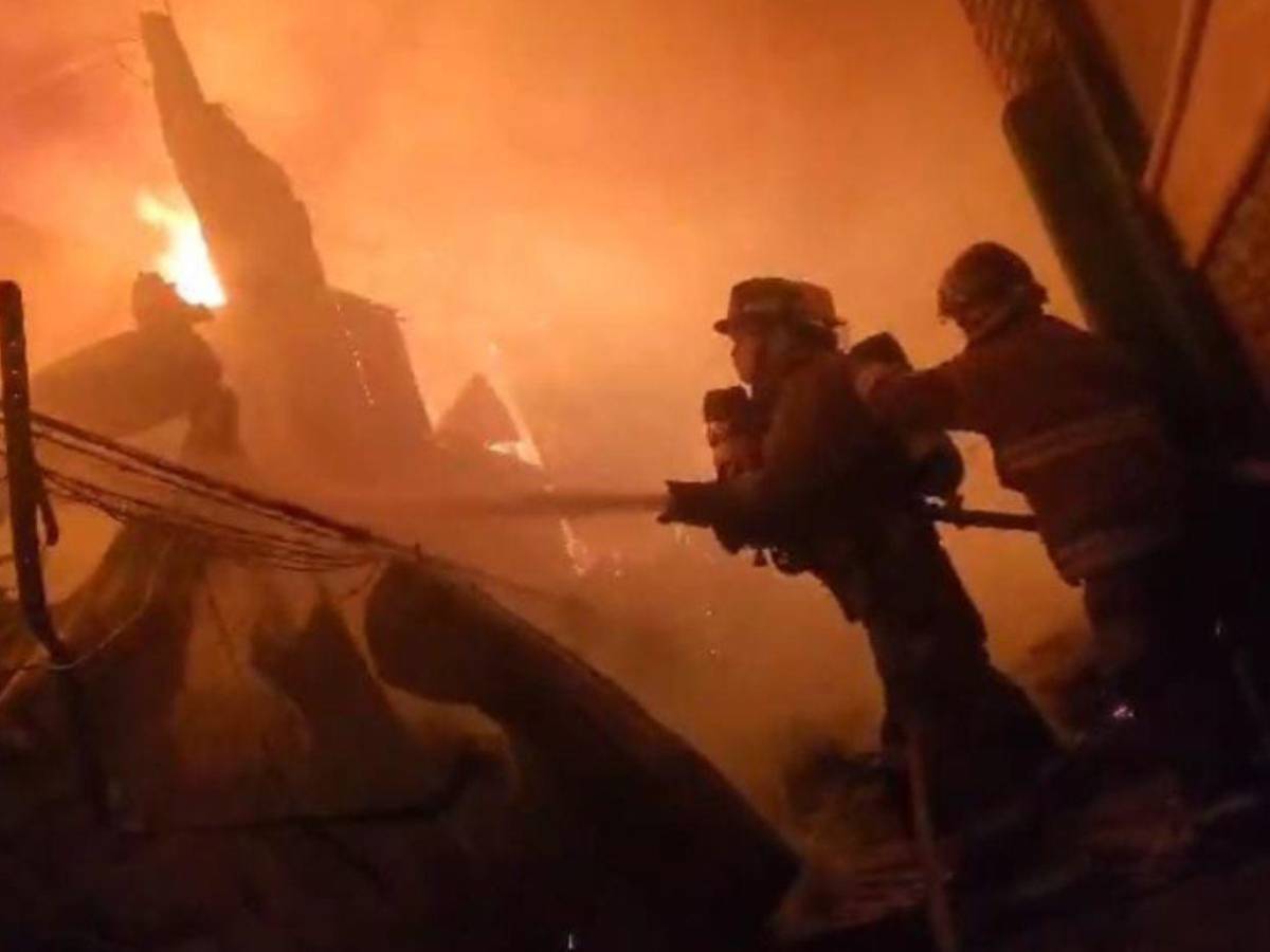 Incendio en barrio San Martín deja cuatro quemados; entre ellos dos adultos mayores