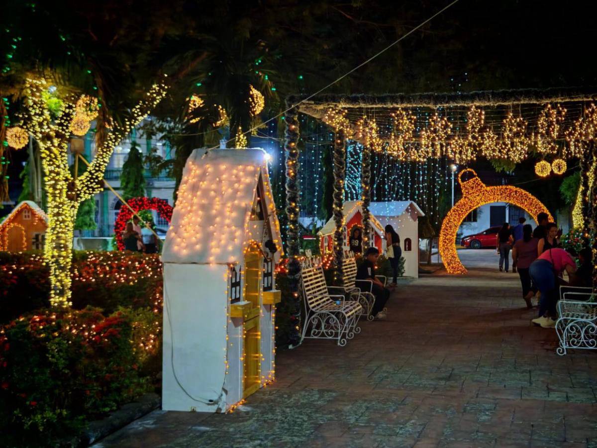 Entre luces y muñecos de nieve, San Lorenzo se impregna del ambiente navideño
