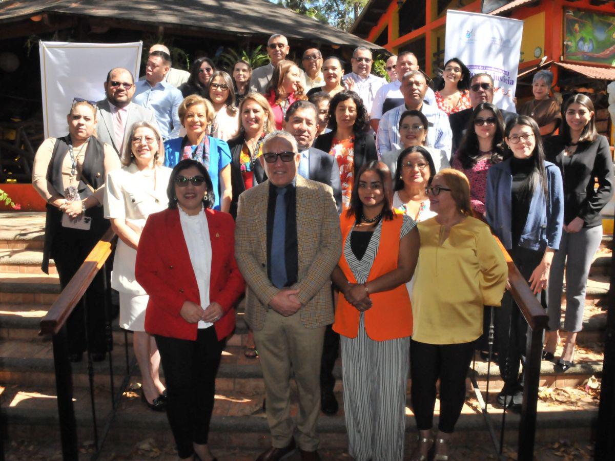 Fue por un total de tres días que los funcionarios judiciales trataron el tema con la experta mexicana, doctora María Guadalupe Ramos