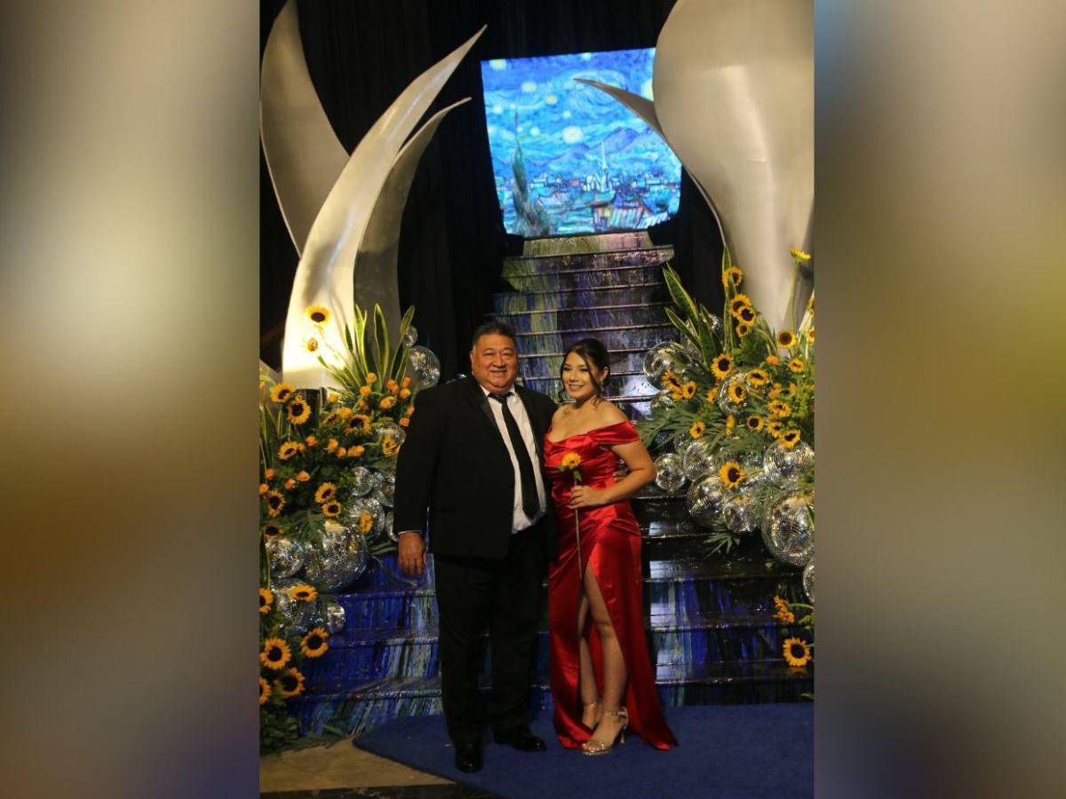 Desfile de los seniors 2025 de la Dowal School junto a sus padres