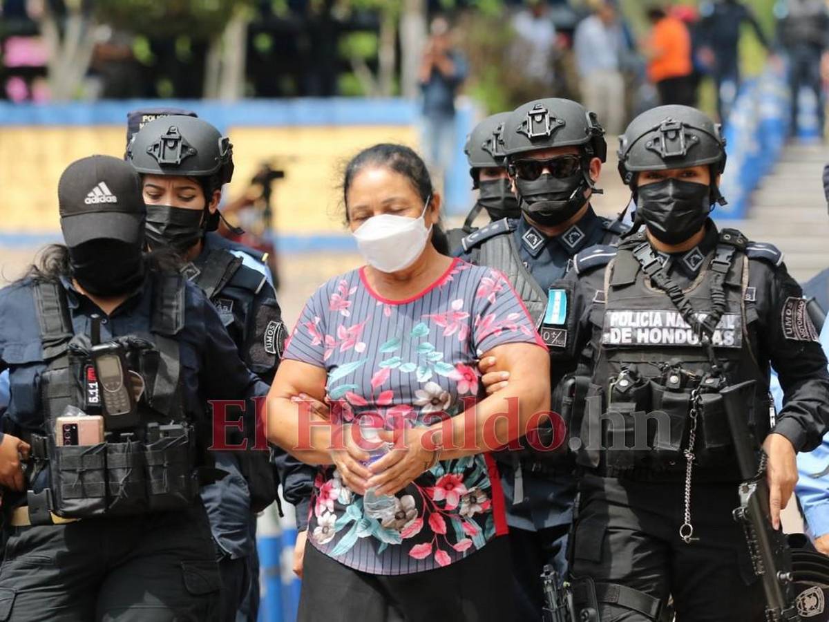 Trasladan a Herlinda Bobadilla a Los Cobras tras capturarla en Colón