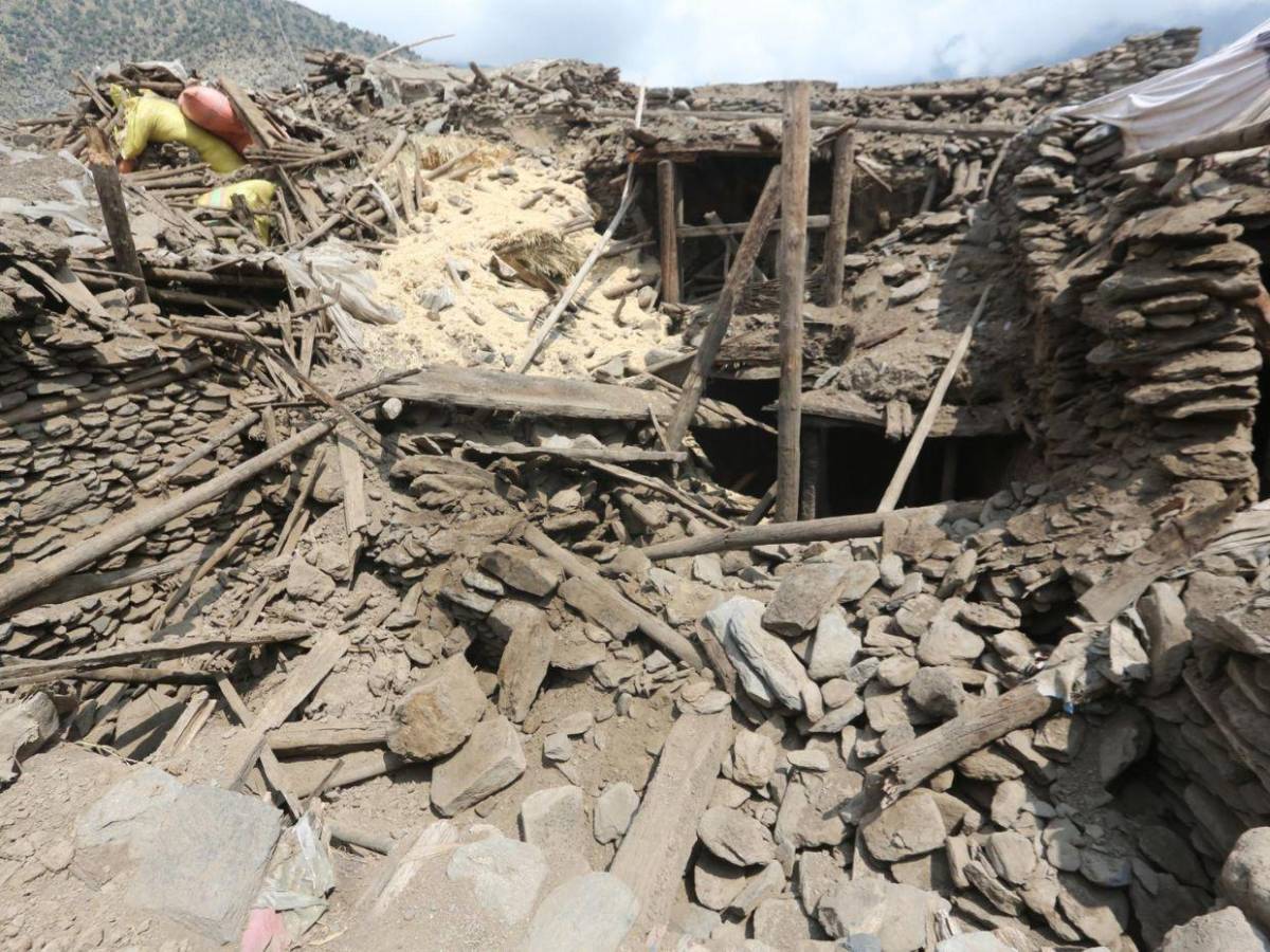 Los muertos por el terremoto de Afganistán superan los 1,400