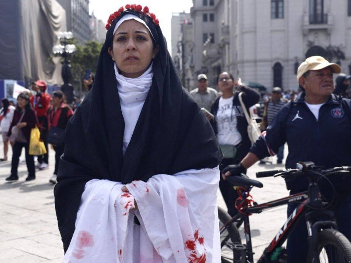 Cientos de personas protestan en Lima contra la investidura de Keiko Fujimori