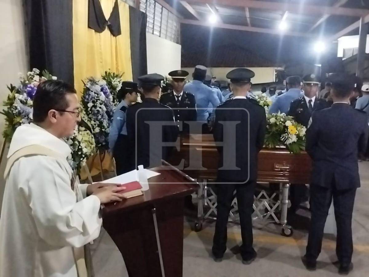 Con todos los honores: así despiden a cinco policías abatidos en masacre de Corinto, Omoa