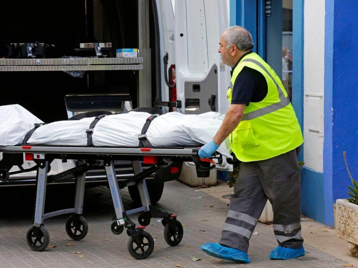 Joven apuñala a su novia, avisa a la polícía y luego se lanza de un octavo piso en Argentina