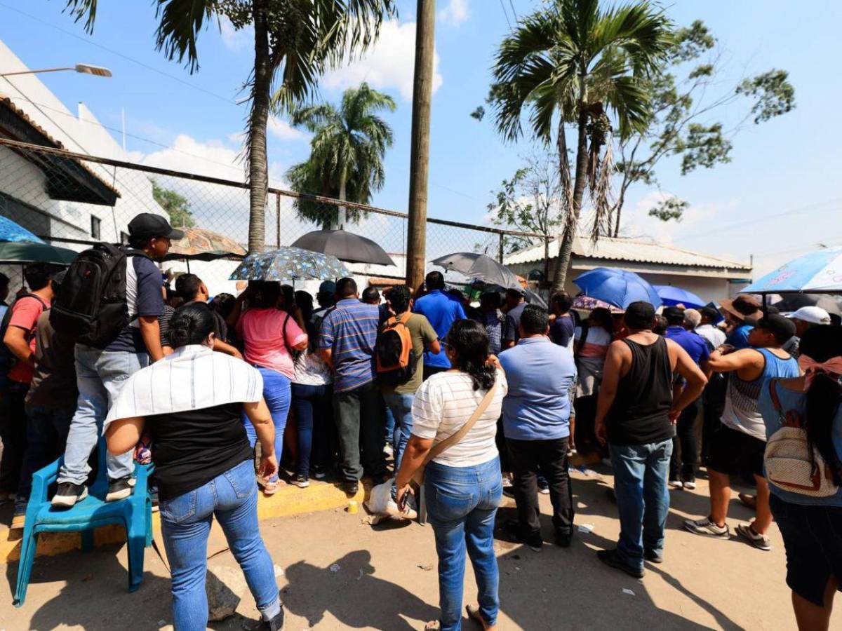 Incertidumbre y desesperación en rostro de socios de Koriun al no recuperar su dinero