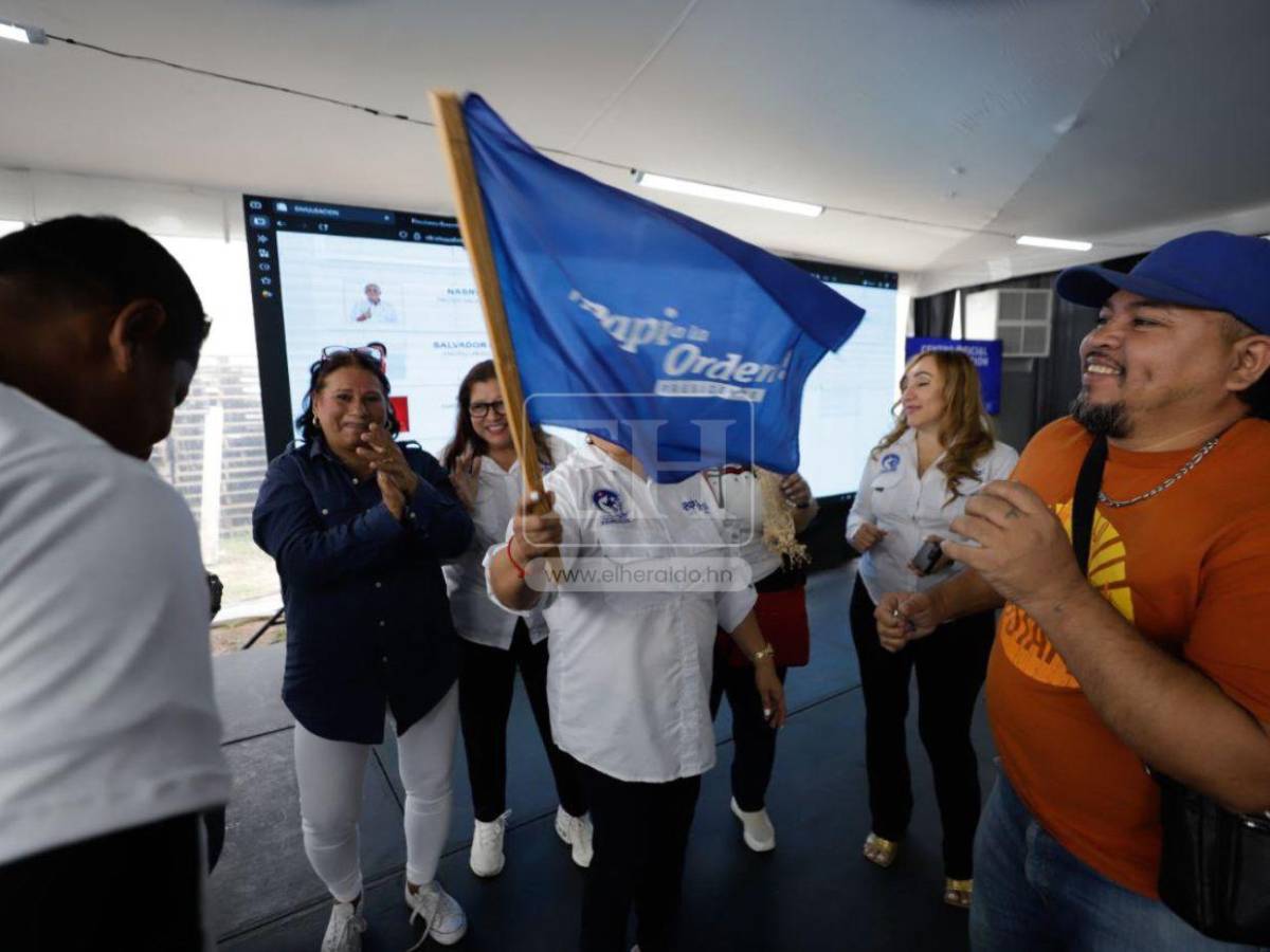 Partido Nacional en momento de oración durante escrutinio de actas: ¿Quién ganará?