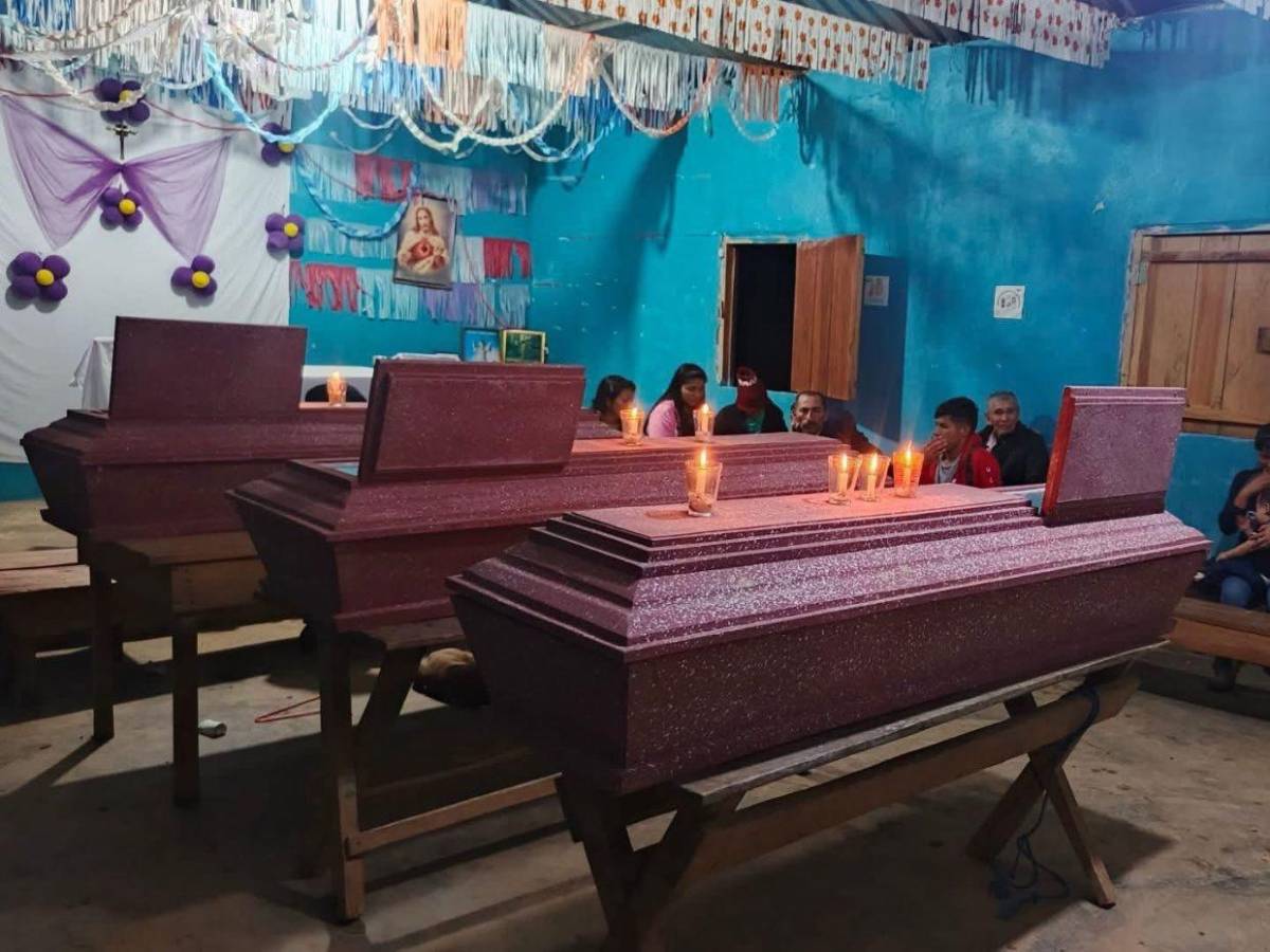 Dan último adiós a cuatro miembros de familia muertos en fatal accidente en Copán