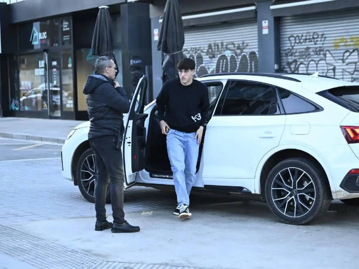 Llenos de dolor: Así fue la llegada de los jugadores del Barcelona al velorio de Carles Miñarro