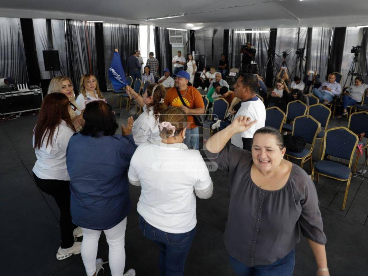 Partido Nacional en momento de oración durante escrutinio de actas: ¿Quién ganará?