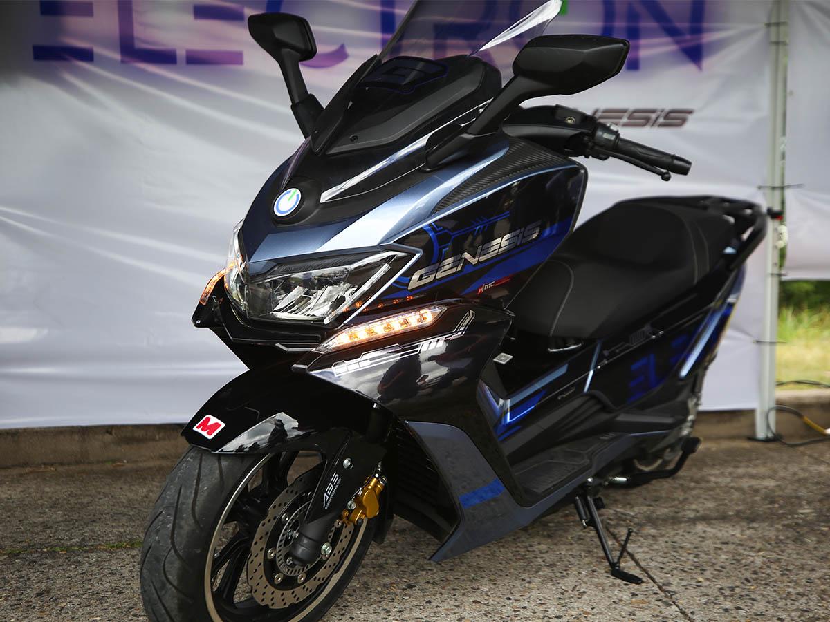 La motocicleta eléctrica cuenta con una amplia tecnología y al mismo tiempo ayuda a la sostenibilidad ambiental.