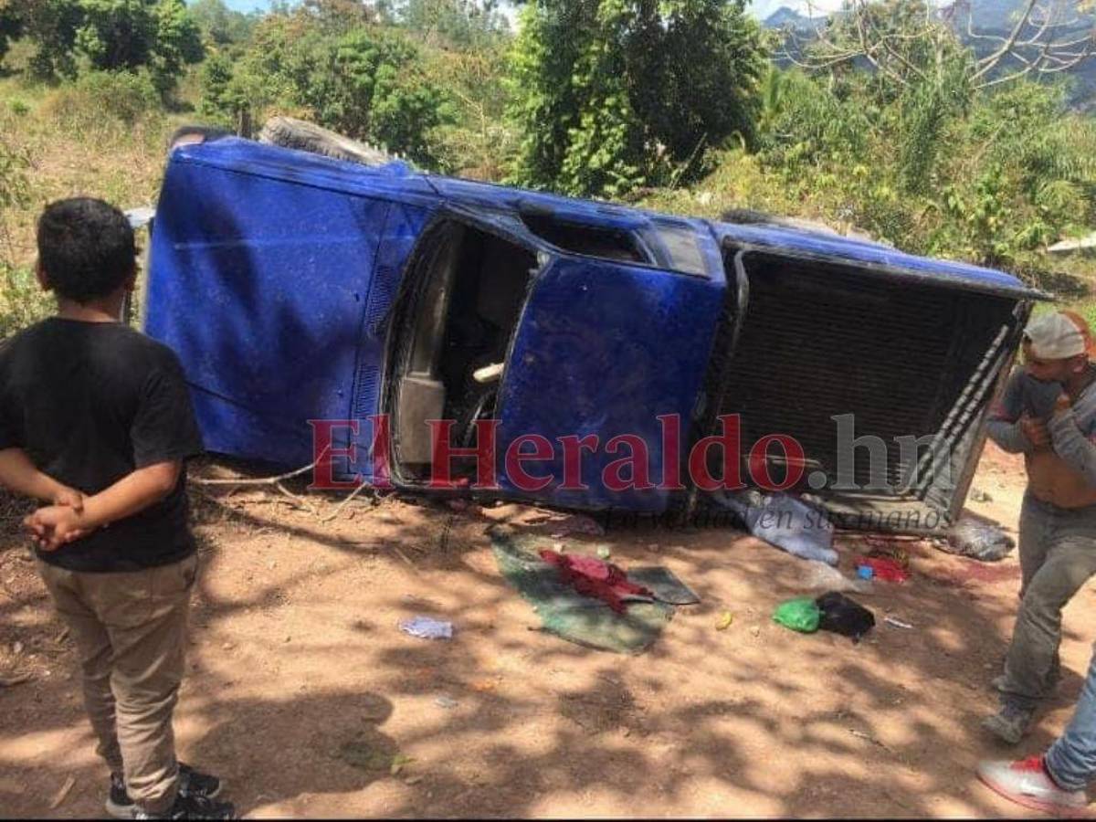 Así quedó el carro en donde se transportaba el menor y los demás heridos.