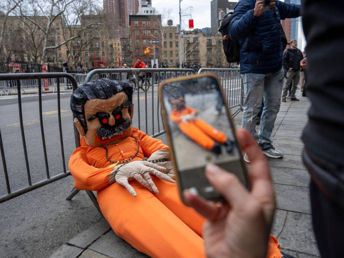 Protestas a favor y en contra de Maduro desatan caos frente a corte